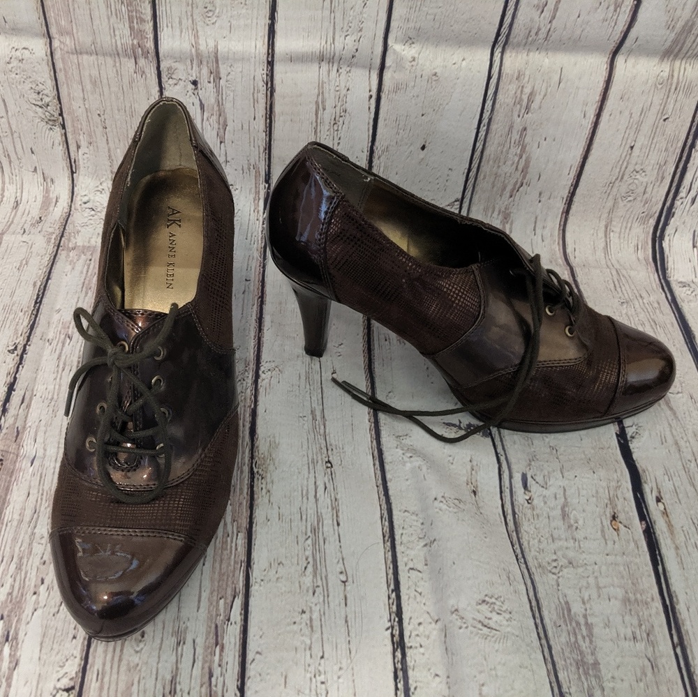 Anne Klein Oxford style heels
